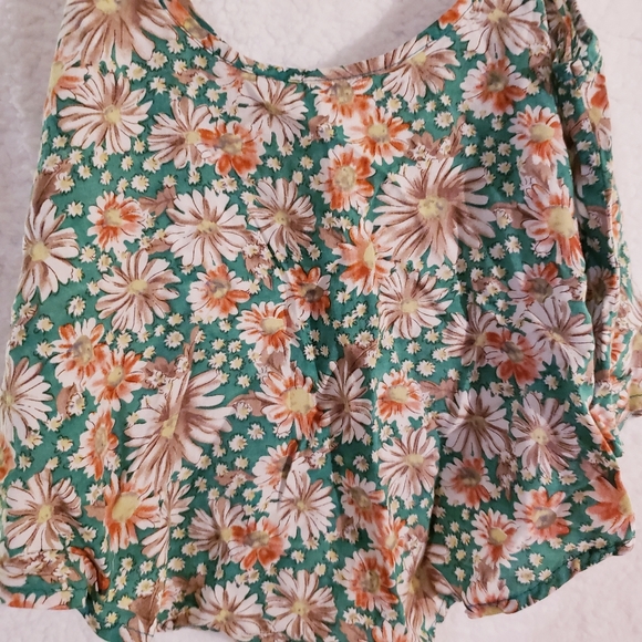 Timing Green Floral Crop Top - Picture 2 of 4